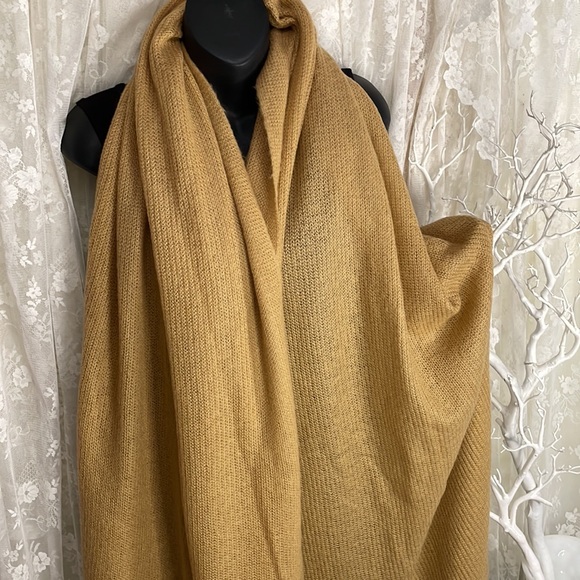 Wrapped in Yards of Warmth & Prettiness. Perfect Camel Colour. Knit Scarf - Picture 2 of 9
